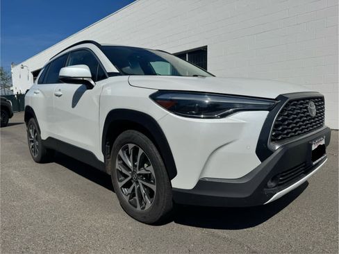 Used 2023 Toyota Corolla Cross XLE w/ Convenience Package image 1