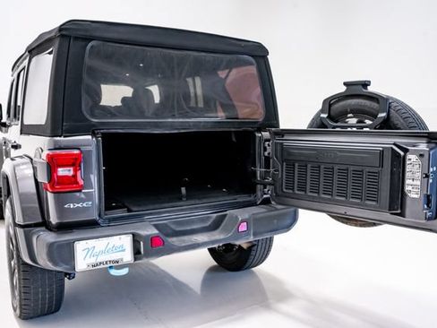 Used 2024 Jeep Wrangler Unlimited Sahara AWD/4WD image 35