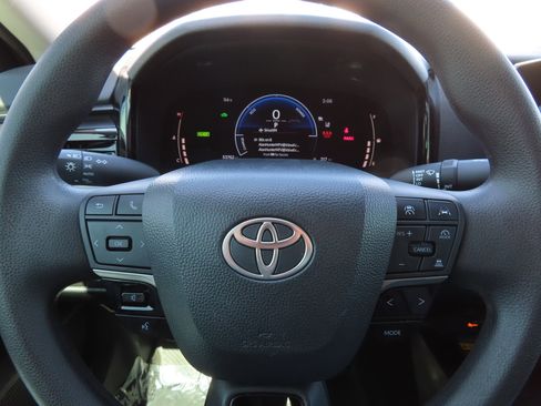 Used 2025 Toyota Camry LE FWD image 17