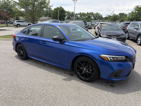 Used 2023 Honda Civic Sport image 3