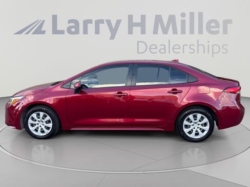 Used 2025 Toyota Corolla LE FWD image 2