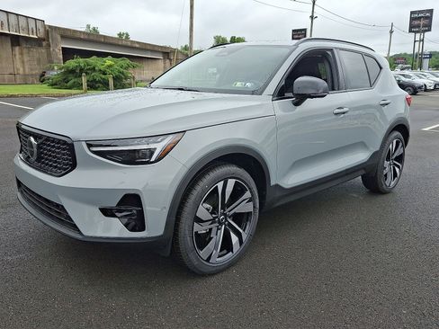 New 2025 Volvo XC40 B5 Plus w/ Protection Package Premier image 3