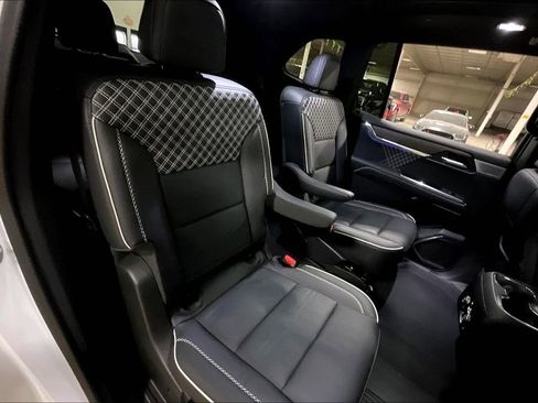 Used 2024 GMC Acadia Denali w/ Super Cruise Package image 26