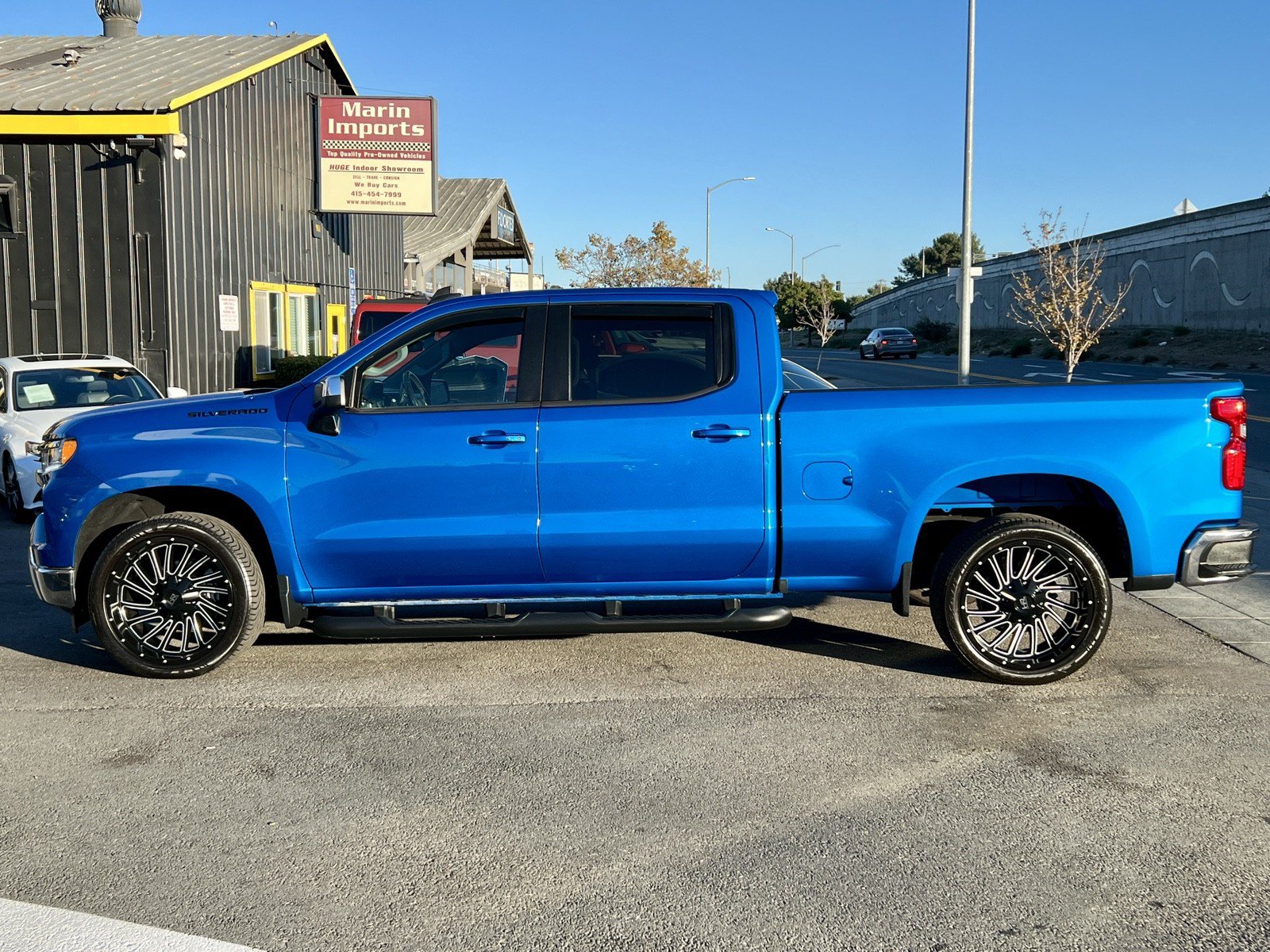 Used 2022 Chevrolet Silverado 1500 LT RWD image 9