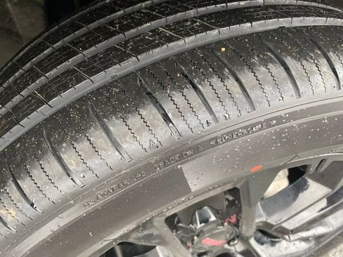 Certified 2024 GMC Yukon SLT w/ SLT Luxury Package image 22