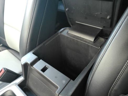 Used 2024 Ford Explorer XLT w/ Equipment Group 202A RWD image 49
