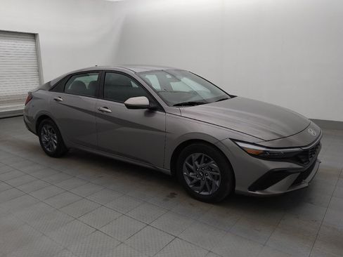 Used 2024 Hyundai Elantra SEL image 11