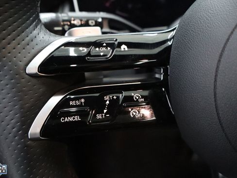 Used 2024 Mercedes-Benz GLC 300 image 17