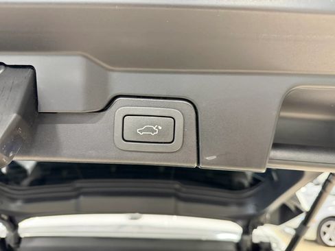 Used 2018 Land Rover Range Rover Evoque SE AWD/4WD image 26