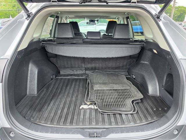 Used 2022 Toyota RAV4 XLE Premium AWD/4WD image 17