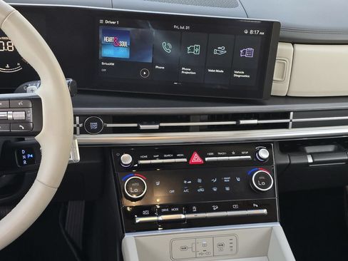 Used 2025 Hyundai Santa Fe SEL FWD image 16