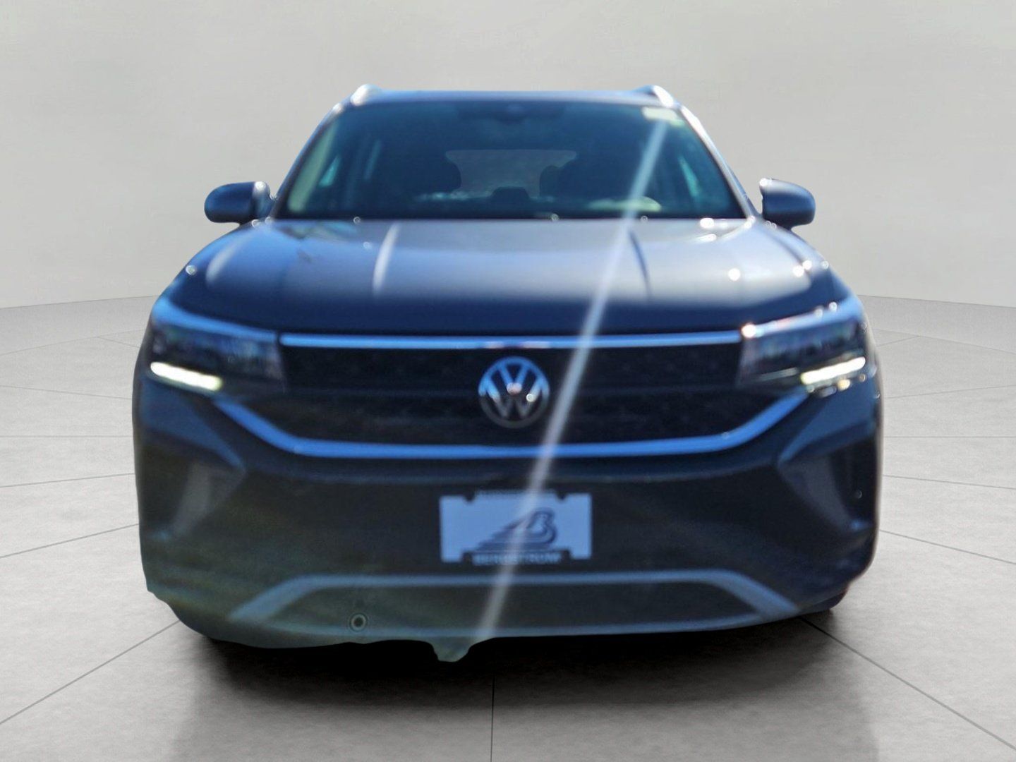Used 2024 Volkswagen Taos SE AWD/4WD image 2