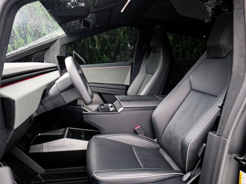 Used 2025 Tesla Cybertruck AWD Crew Cab image 7