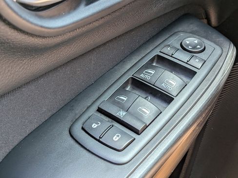Used 2014 Jeep Cherokee Latitude w/ Comfort/Convenience Group FWD image 20