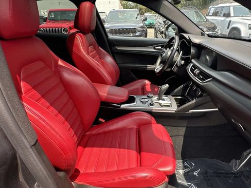 Used 2022 Alfa Romeo Stelvio Veloce AWD/4WD image 14