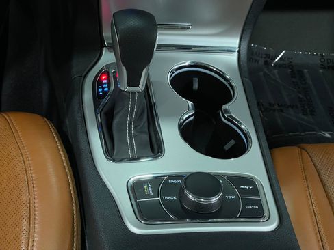 Used 2016 Jeep Grand Cherokee SRT image 29