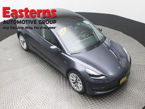 Used 2023 Tesla Model 3 Standard Range image 3