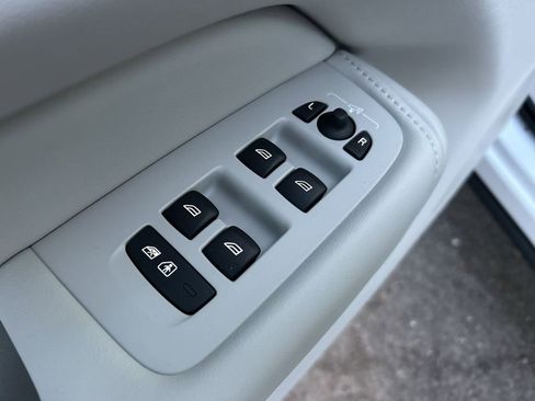 New 2026 Volvo XC60 T8 Ultra w/ Climate Package image 16