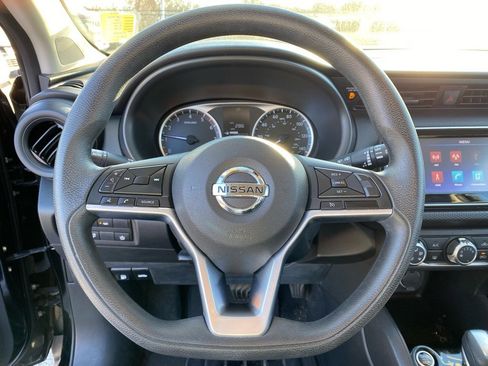 Used 2021 Nissan Kicks S image 13