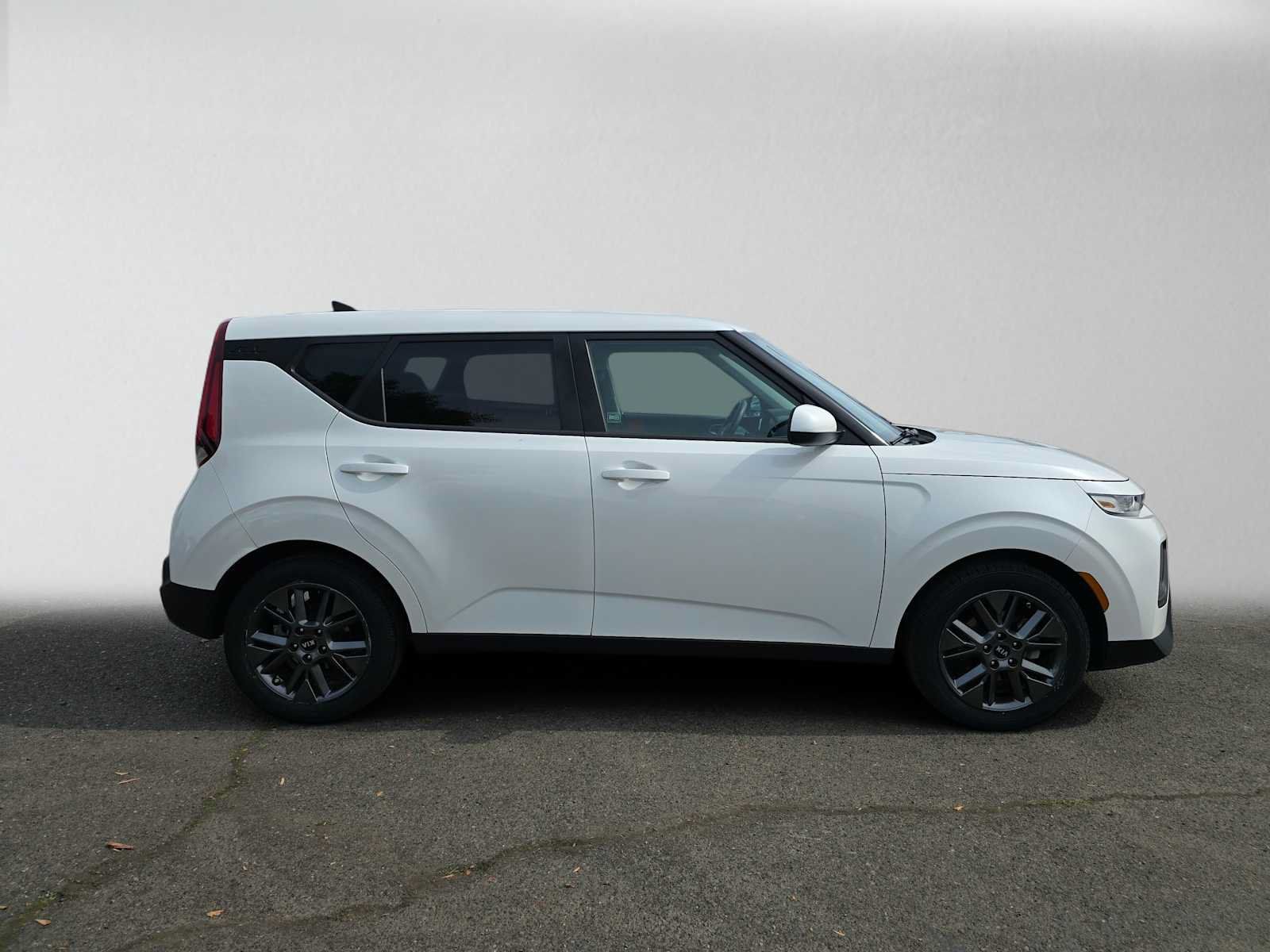 Used 2021 Kia Soul S FWD image 2