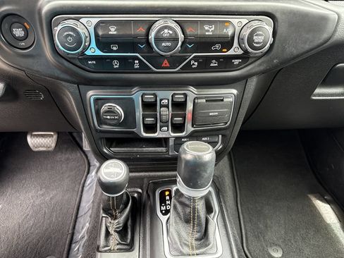 Used 2021 Jeep Gladiator Overland AWD/4WD image 20