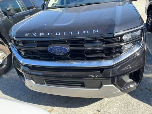 New 2025 Ford Expedition Max Platinum w/ Driver's Package image 12