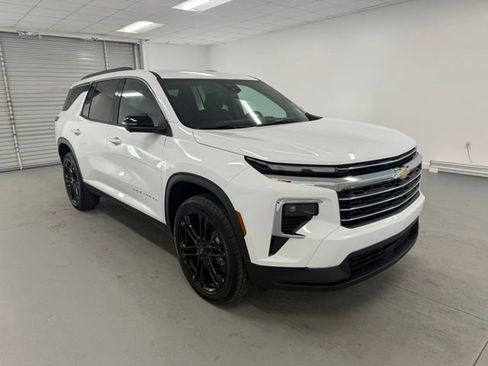 New 2026 Chevrolet Traverse LT w/ Driver Confidence Package image 3