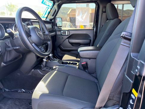 Used 2021 Jeep Wrangler Willys image 17