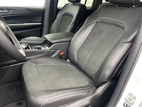 New 2025 Jeep Grand Cherokee Altitude image 8