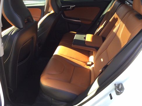 Used 2015 Volvo V60 T5 Cross Country image 21