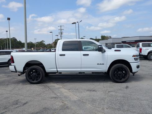 Used 2025 RAM 2500 Big Horn AWD/4WD image 3