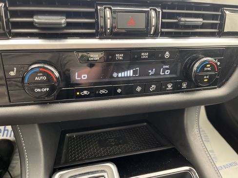 Used 2025 Nissan Pathfinder SL w/ SL Premium Package AWD/4WD image 23