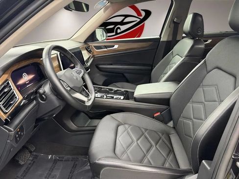 Used 2025 Volkswagen Atlas SE AWD/4WD image 10