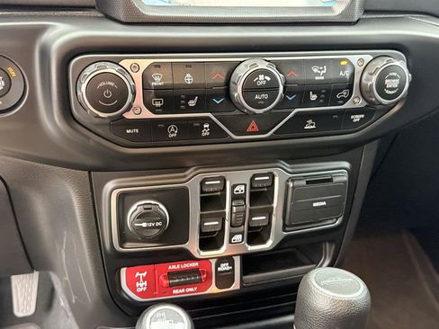 Used 2023 Jeep Gladiator Mojave w/ Cold Weather Group AWD/4WD image 30