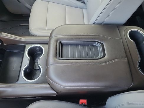 Used 2023 GMC Yukon SLT w/ SLT Premium Package image 25