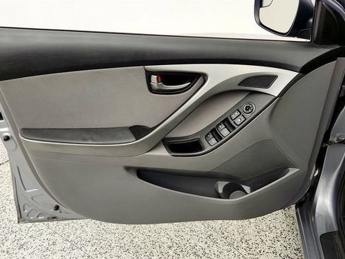 Used 2015 Hyundai Elantra SE w/ Option Group 02 FWD image 10