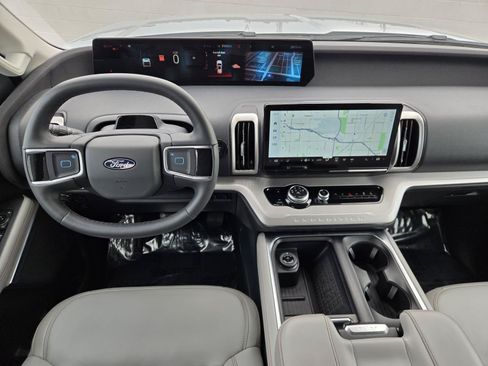 Used 2025 Ford Expedition Max Active AWD/4WD image 8