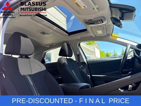 Used 2024 Hyundai Elantra SEL w/ Convenience Package FWD image 42
