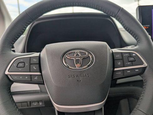 New 2026 Toyota Sienna XLE FWD image 20