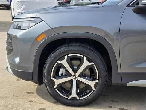 New 2025 Volkswagen Tiguan SE image 5