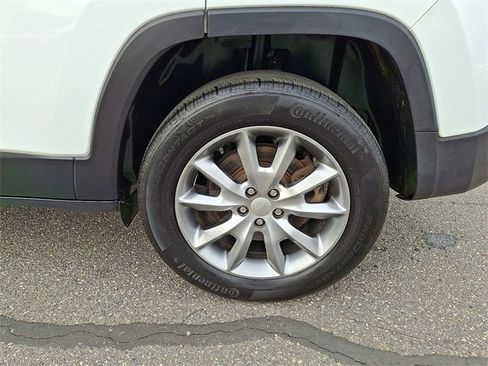 Used 2018 Jeep Cherokee Limited image 26