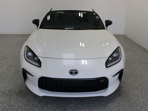 Used 2025 Toyota GR86 Premium RWD image 3