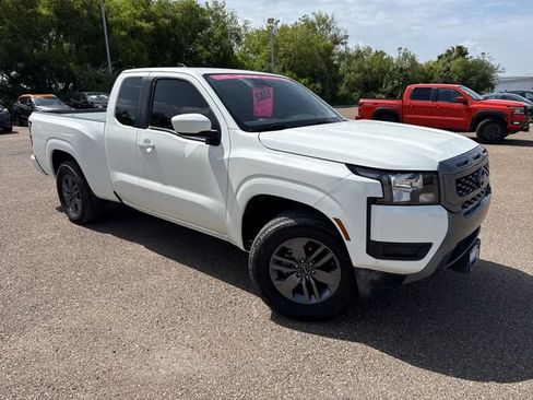 Used 2025 Nissan Frontier SV RWD image 1