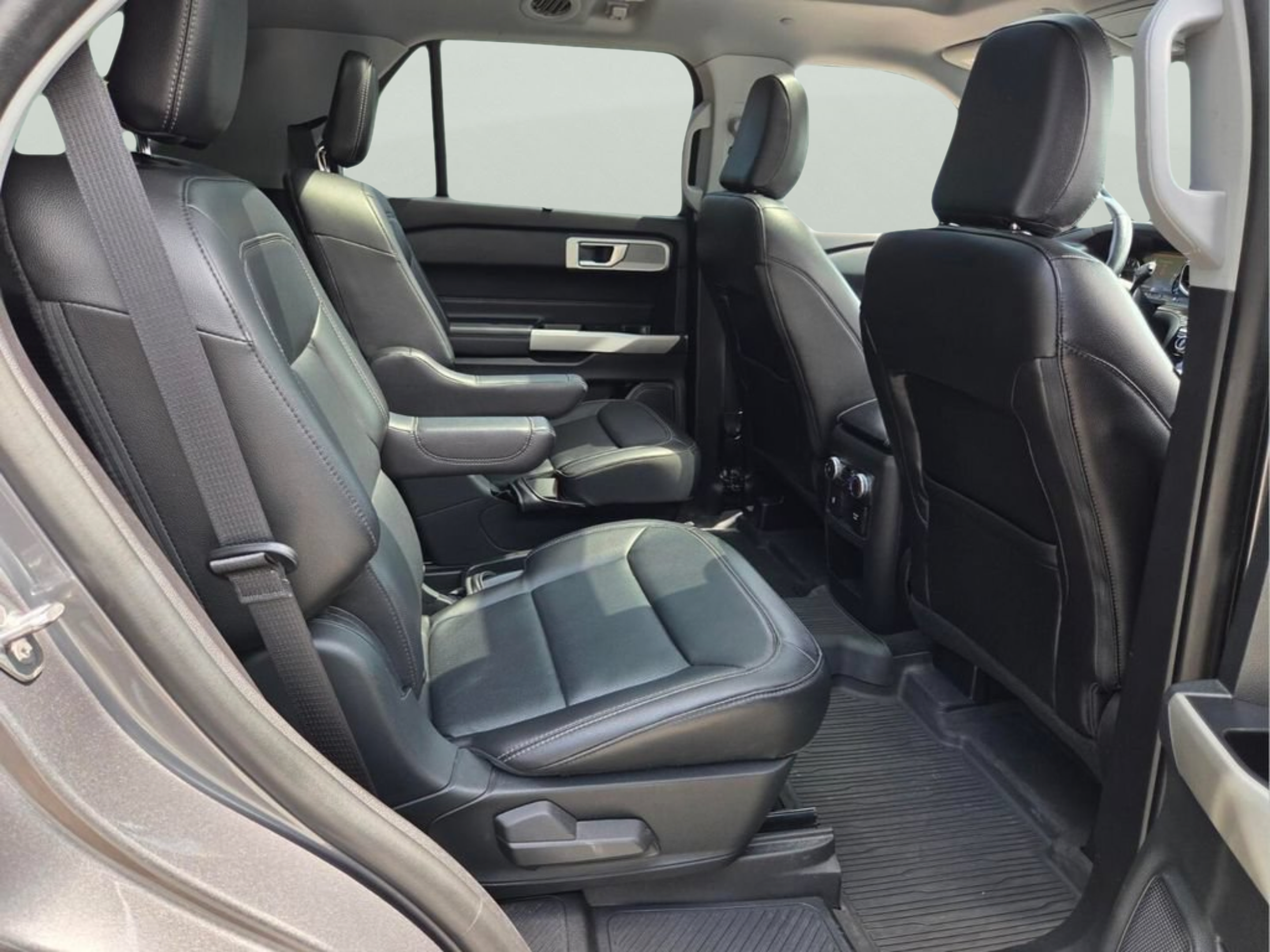 Used 2021 Ford Explorer Limited w/ Hybrid Equipment Group 310A RWD image 18