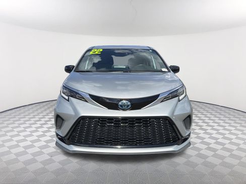 Used 2022 Toyota Sienna XSE FWD image 2
