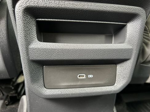 Used 2022 Volkswagen Taos SE w/ Panoramic Sunroof Package FWD image 25