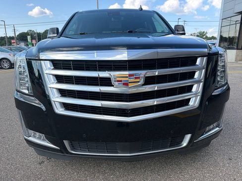 Used 2020 Cadillac Escalade Premium Luxury w/ LPO, Radiant Package AWD/4WD image 3