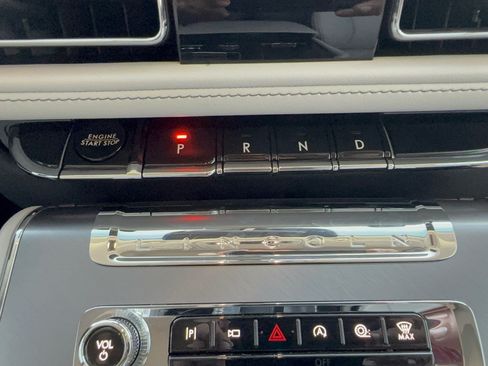 Used 2025 Lincoln Aviator 2WD image 21