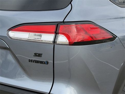 Used 2024 Toyota Corolla Cross SE image 13