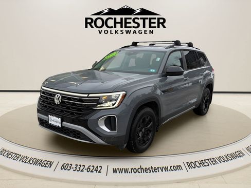 Used 2024 Volkswagen Atlas Peak Edition SE image 2